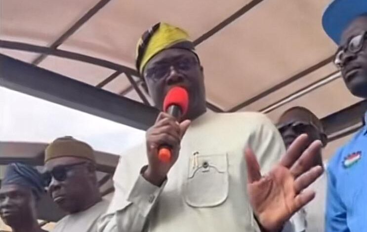 Governor Seyi Makinde addressing protesters, teachers, students, and labour leaders during a demonstration over insecurity in Oyo State.